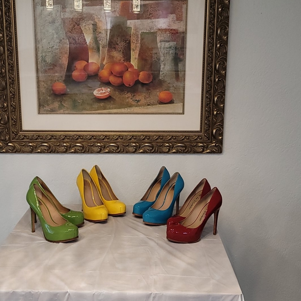 Beautiful Pour La Victoire high heels.